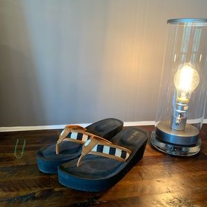 Nine West flip flops size 6